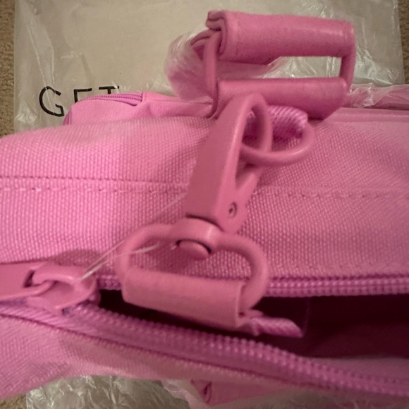 BNWT BÉIS The Mini Weekender in BERRY — Limited Edition - Picture 4 of 4